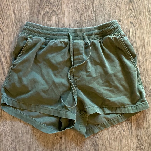 GAP Army Green Shorts EUC - Picture 1 of 4